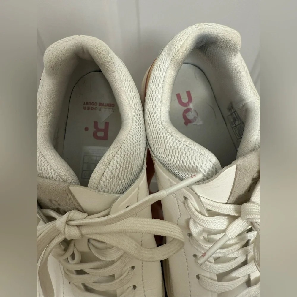 On The Roger Centre Court Women’s White Tennis Shoes Size 8